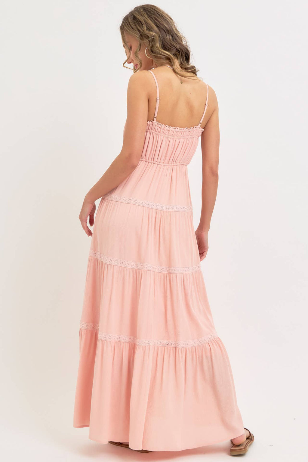 SMOCKED BRODICE TIERED MAXI DRESS: SAND / Contemporary
