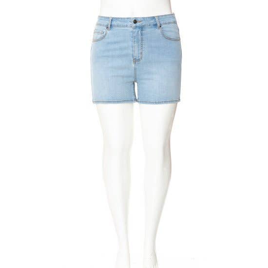 PLUS SIZE DENIM BASIC CLEAN HEM SHORTS: Light Wash