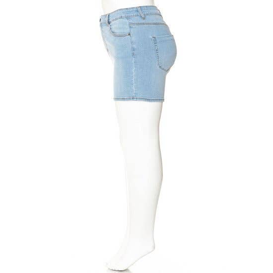 PLUS SIZE DENIM BASIC CLEAN HEM SHORTS: Light Wash