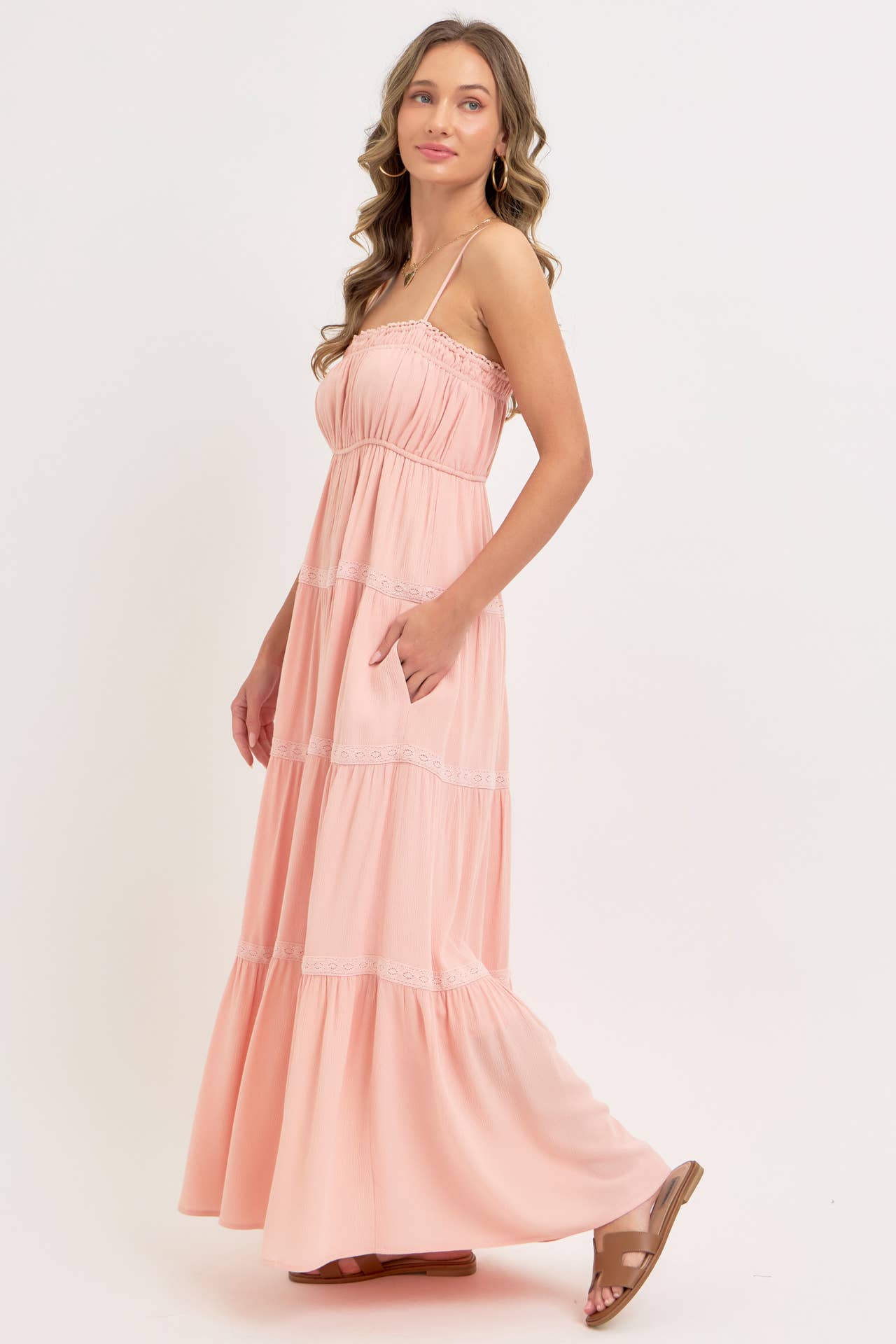 SMOCKED BRODICE TIERED MAXI DRESS: SAND / Contemporary