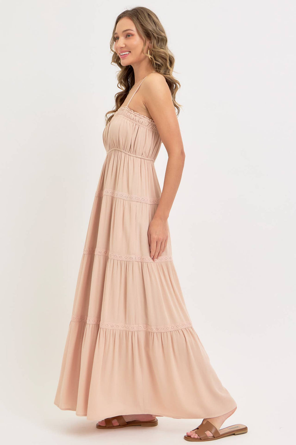 SMOCKED BRODICE TIERED MAXI DRESS: SAND / Contemporary