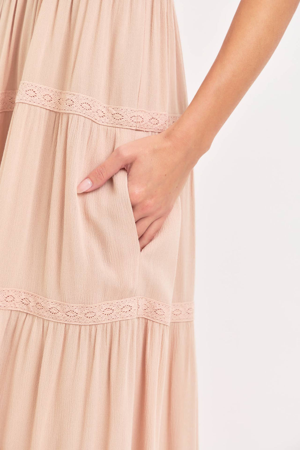 SMOCKED BRODICE TIERED MAXI DRESS: SAND / Contemporary