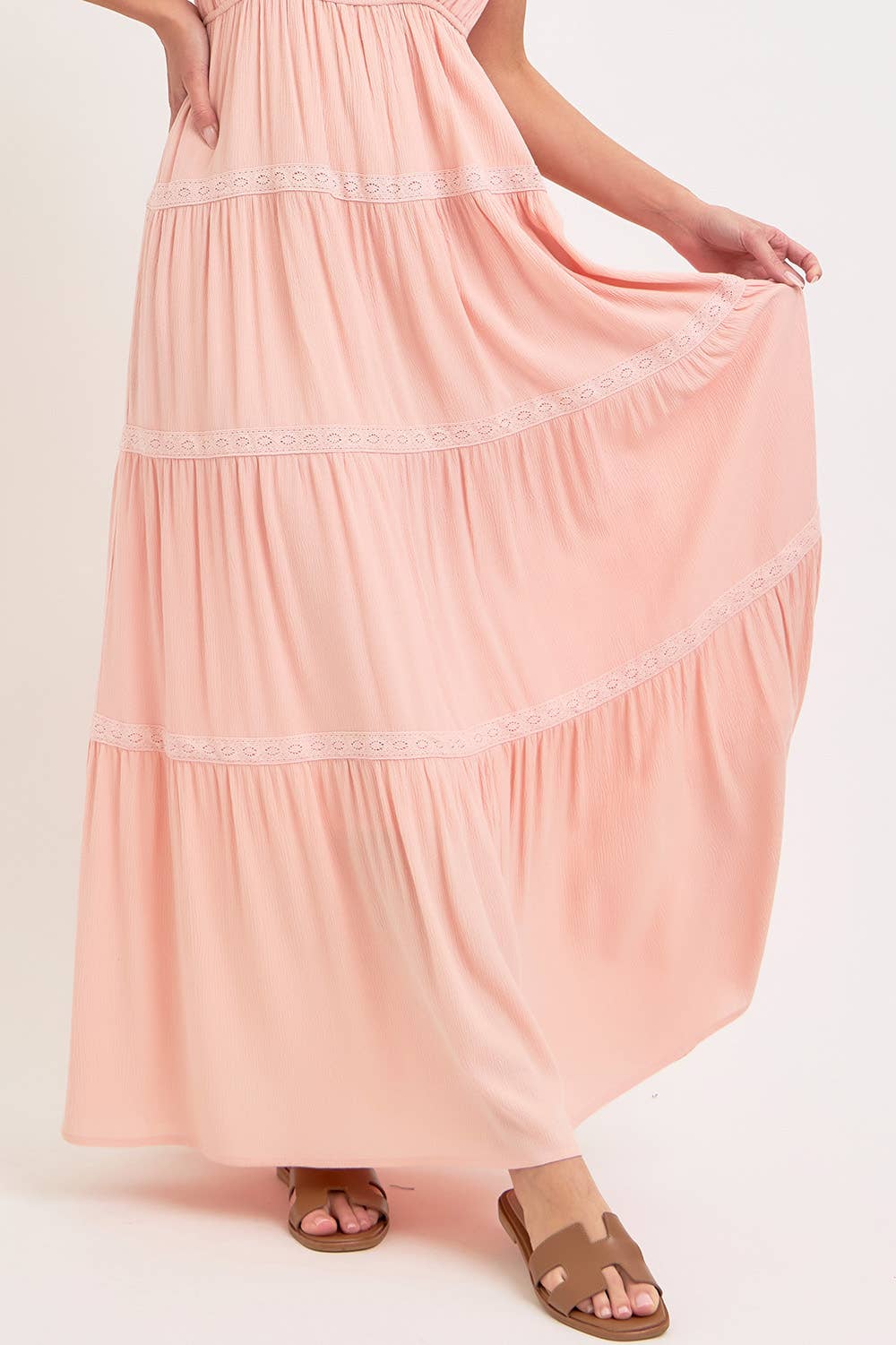 SMOCKED BRODICE TIERED MAXI DRESS: SAND / Contemporary